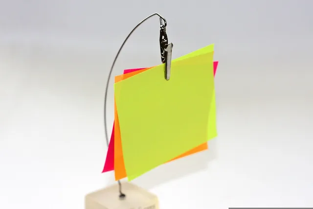 notes, memo, sticky notes, notepad, reminder, message, communication, announcement, bulletin, task, office supply, idea, copy space. Bedarfsanalyse für die Softwareauswahl: So gehen Sie vor